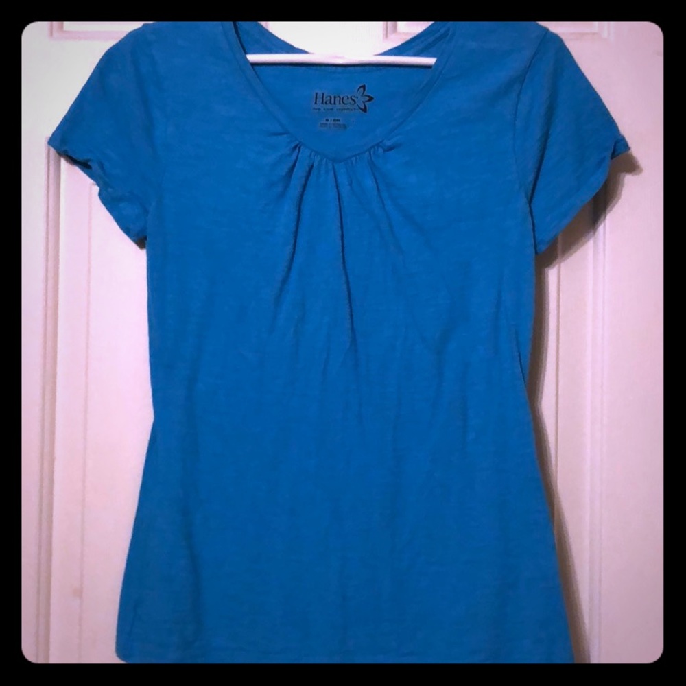 V-neck tee